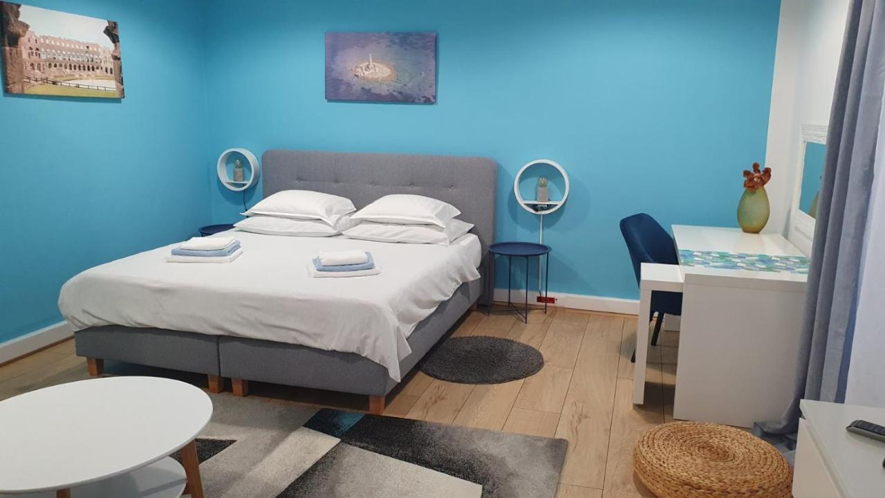 Holiday Home Blue Door In Pula Extérieur photo