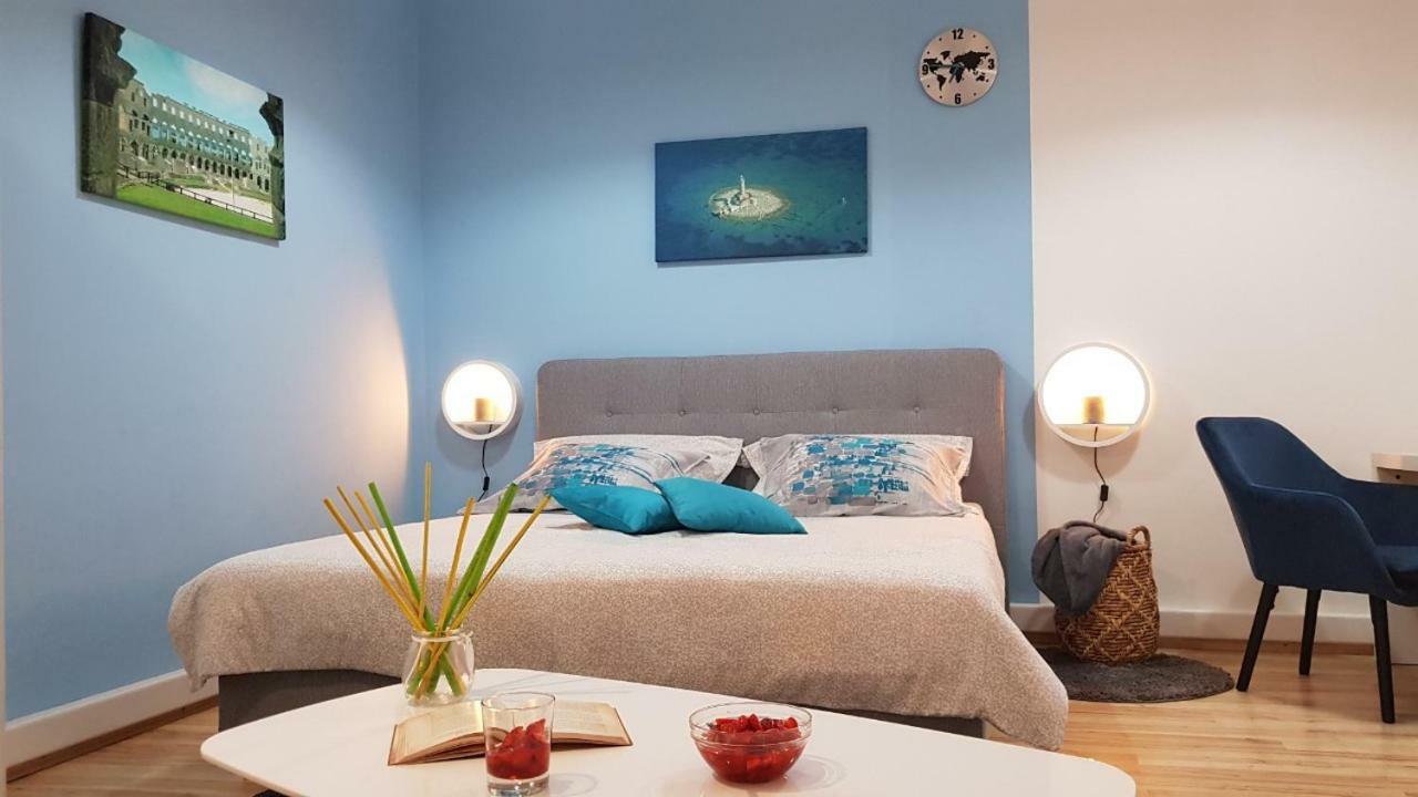 Holiday Home Blue Door In Pula Extérieur photo