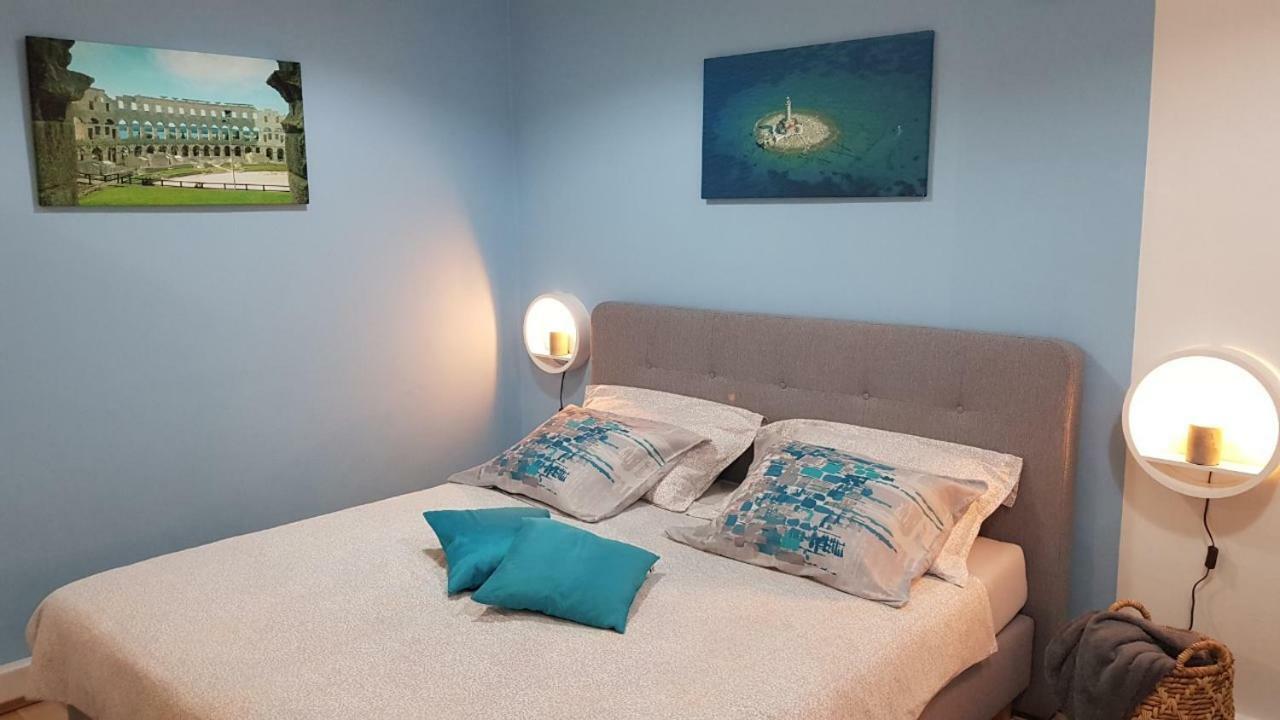 Holiday Home Blue Door In Pula Extérieur photo