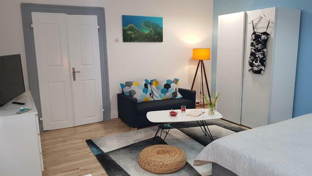 Holiday Home Blue Door In Pula Extérieur photo