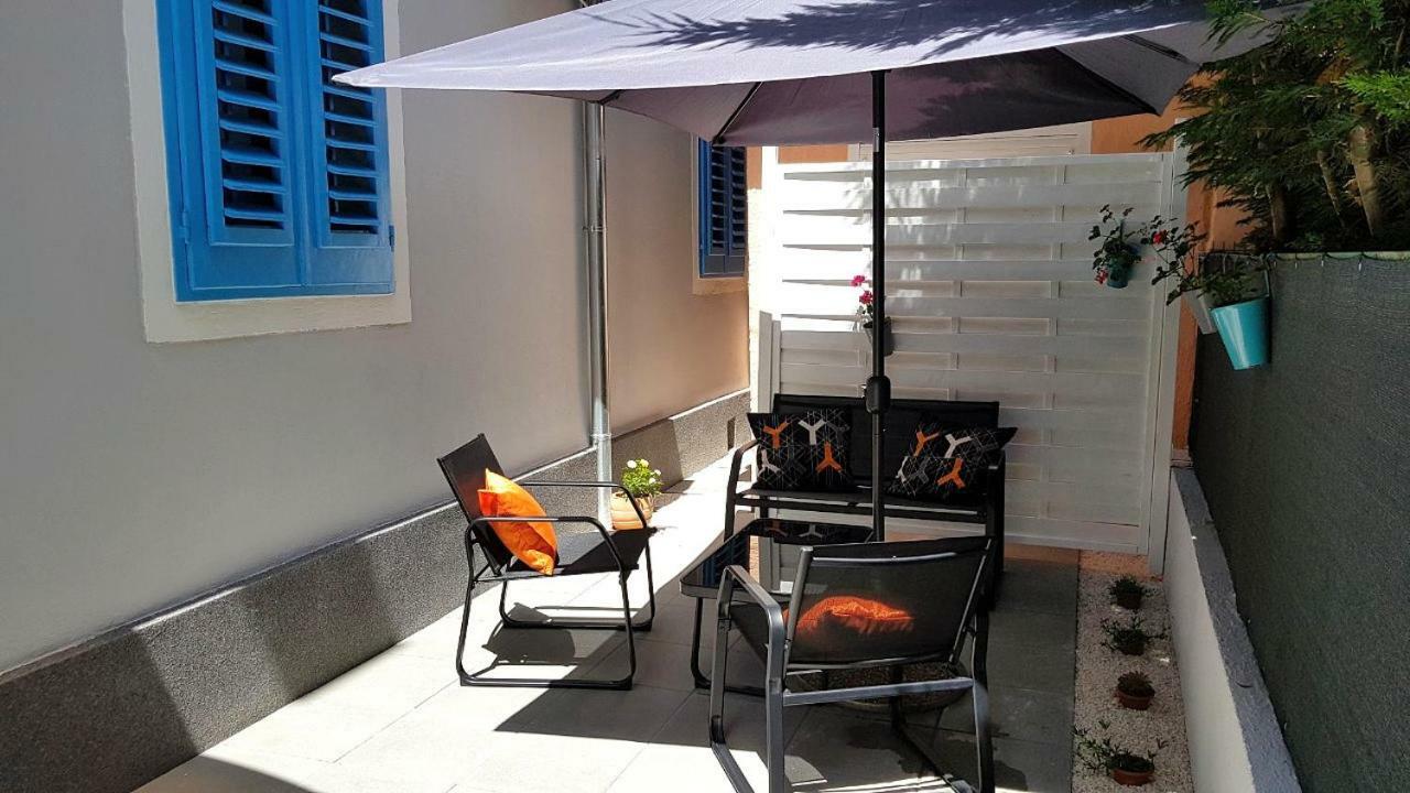 Holiday Home Blue Door In Pula Extérieur photo